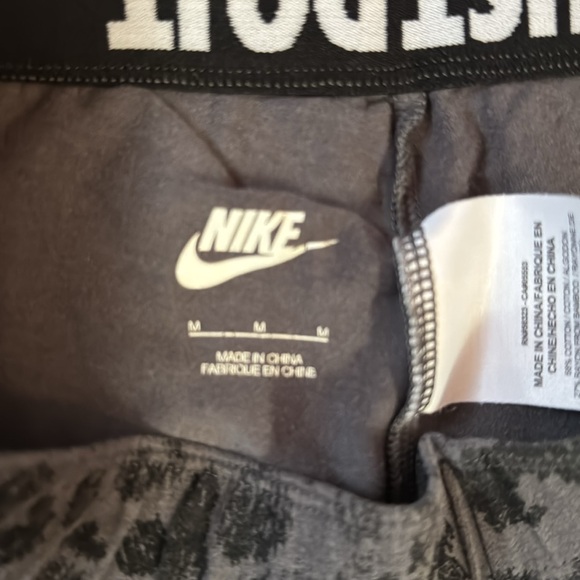 Nike Leopard Leggings - Picture 3 of 4